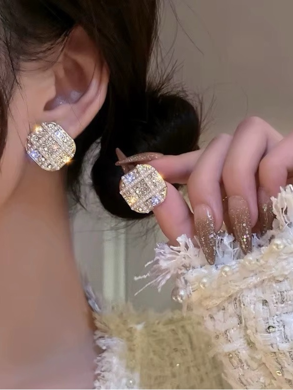 *** High Quality Gold Crystal Pavé Round Stud Earrings - Elegant Women's Jewelry